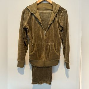 🎉 Olive Green Velour Suit